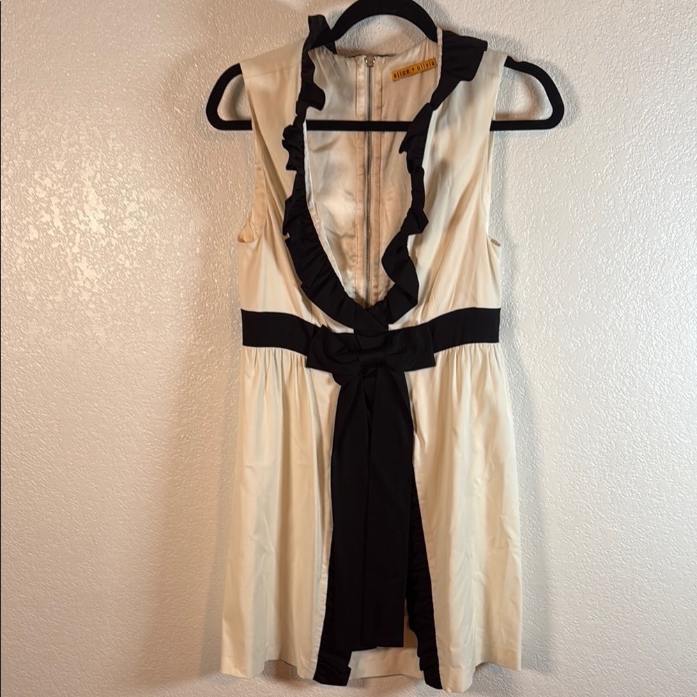 Alice + Olivia Y2K Black & White Ruffle Plunge Babydoll Cocktail Dress Bow